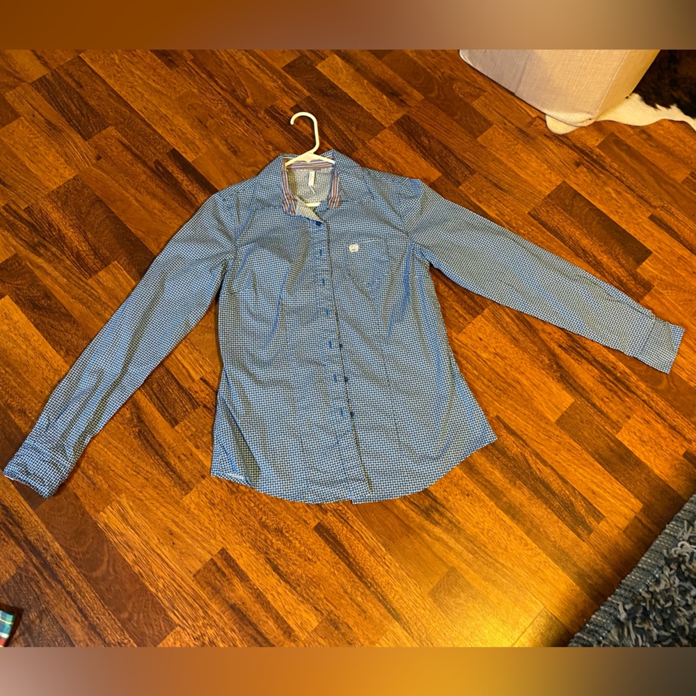 Nice Cinch shirt. Medium